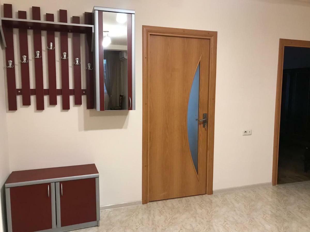 エレバン33 Martiros Saryan Streetアパートメント エクステリア 写真